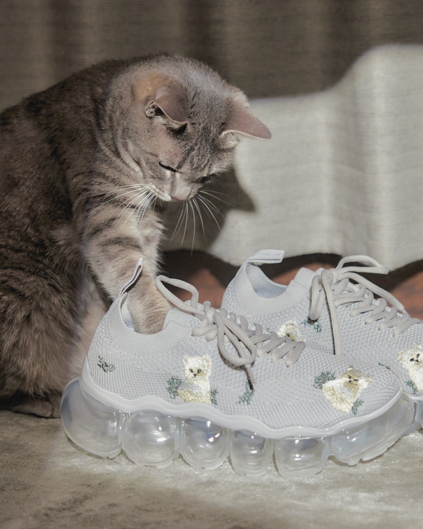 Jewelry Kitten Embroidery / Gray