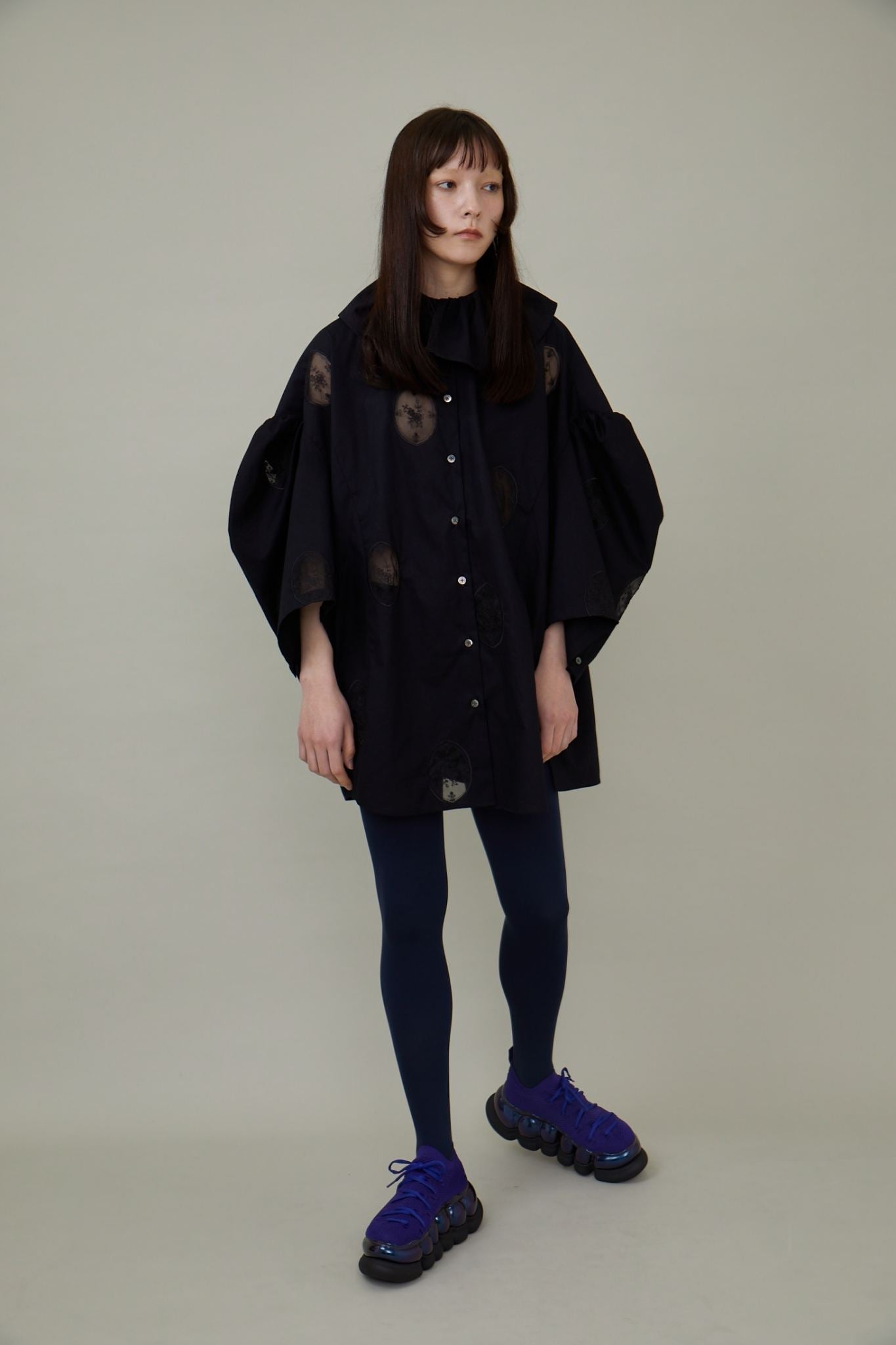 Frill Blouse Embroidery / Black 