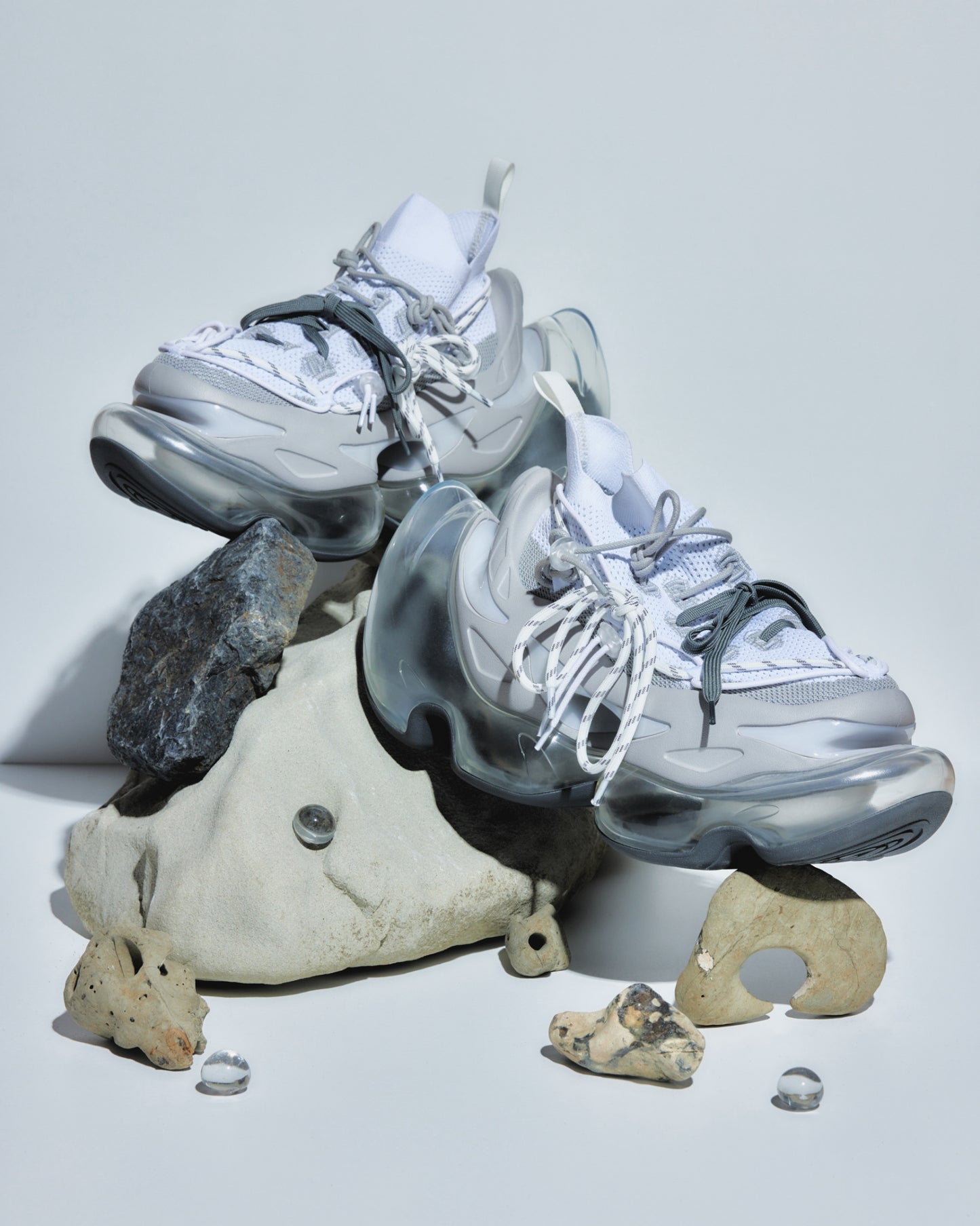 Bounce Confusing / White