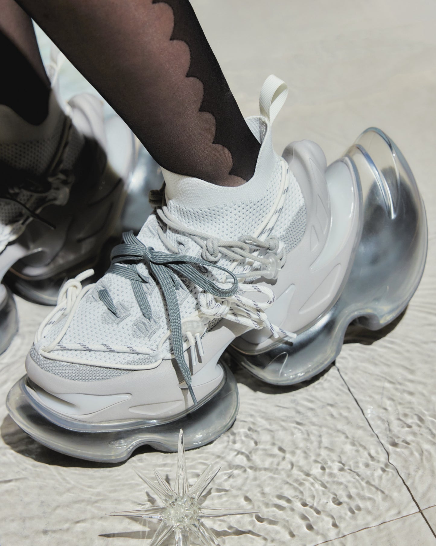 Bounce Confusing / White