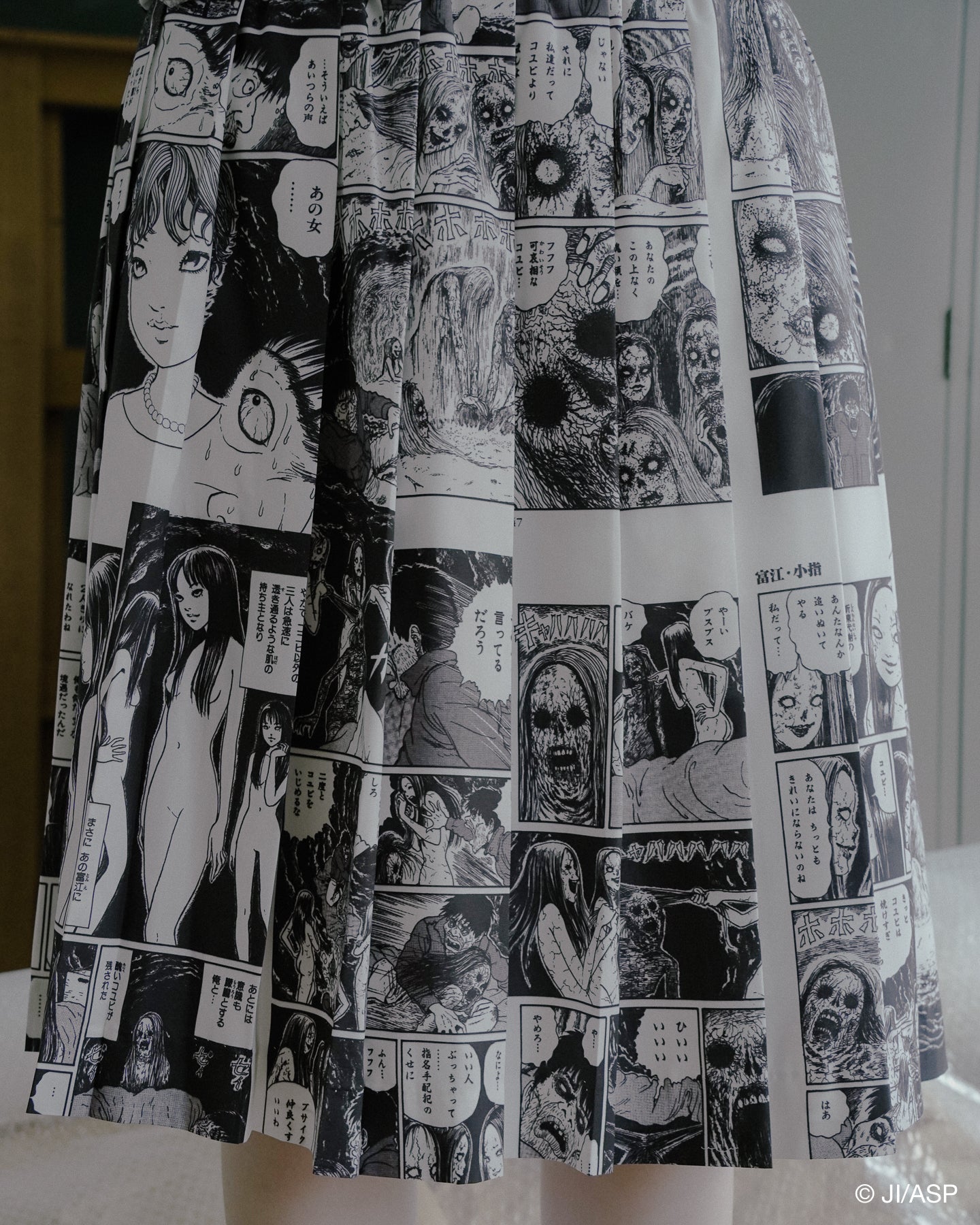 Tomie 『Koyubi』 Pleats Skirt / White