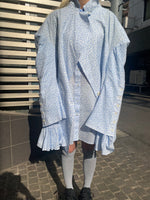 A Bloom's Kiss Coat / Blue Flower